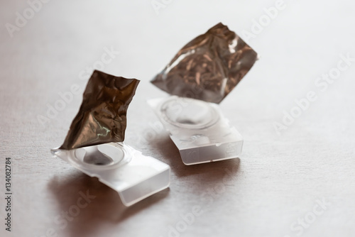 open disposable daily contact lenses case
