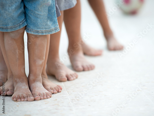 Children feet © Jasmin Merdan