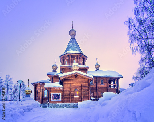 Obraz na płótnie Frosty winter morning with old rural wooden chapel and colorful w salonie