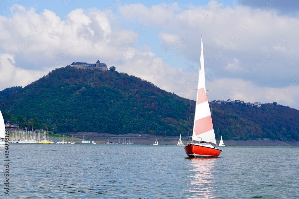 Fototapeta premium red sailing boat on the Edersee
