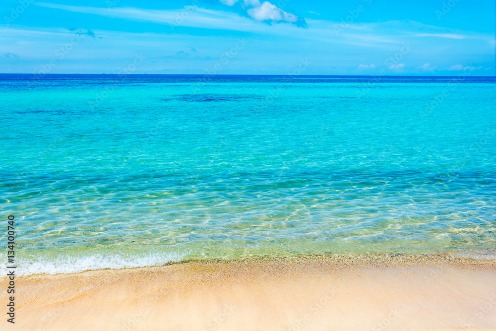 Fototapeta premium White sandy beach on vacation