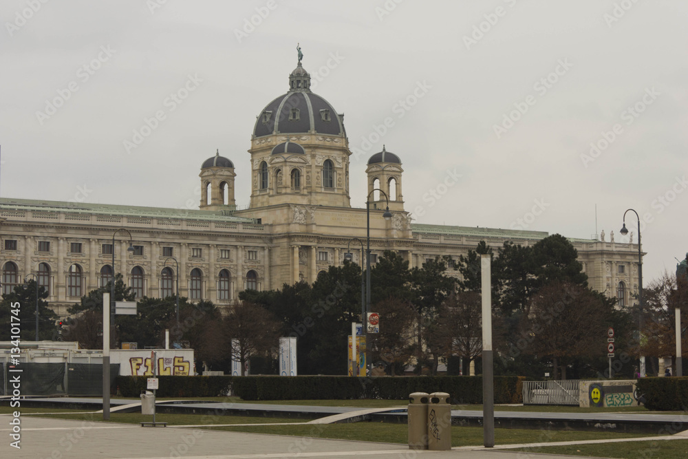 Obraz premium Kunst Museum building in Vienna winter season, nobody around
