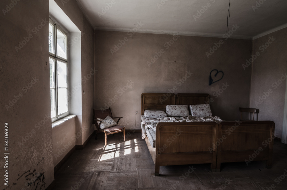 verlassenes schlafzimmer verlassenes schlafzimmer