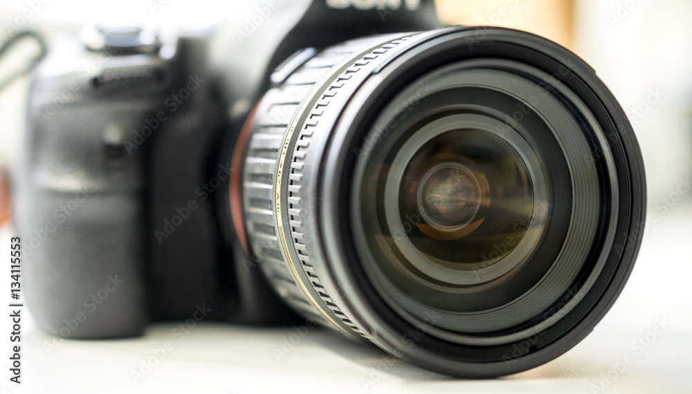 Spiegelreflexkamera mit Objektiv im Close-Up - obrazy, fototapety, plakaty 