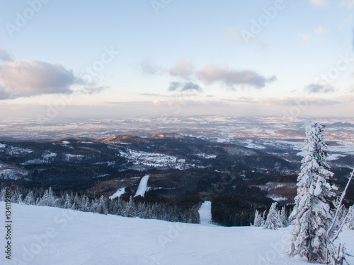 Widok z Kopy na Karpacz zimą