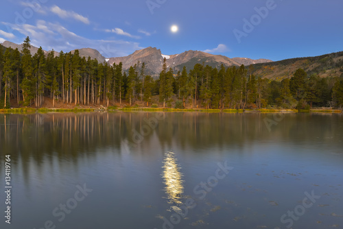 Fototapeta Naklejka Na Ścianę i Meble -  Harvest Moon, Hallett Peak, Sprague Lake, Rocky Mountain Nationa