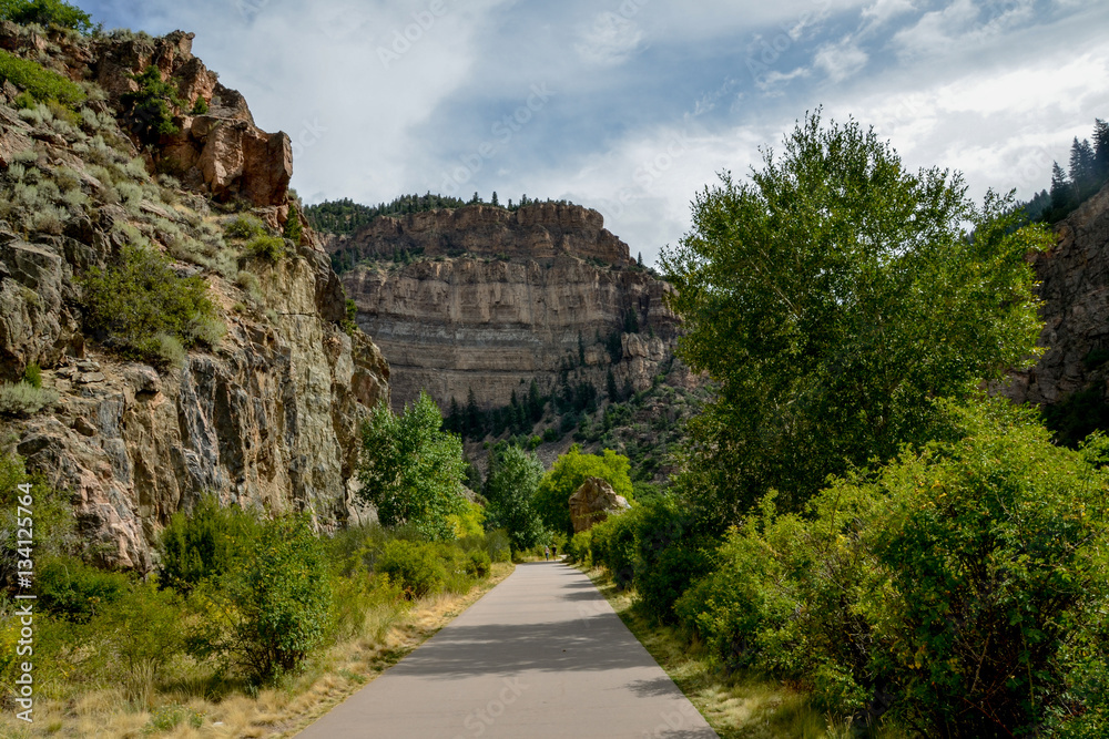 paved trail leading to Hanging Lake in Glenwood Canyon
White River National Forest, Garfield county, Glenwood Springs, Colorado, USA