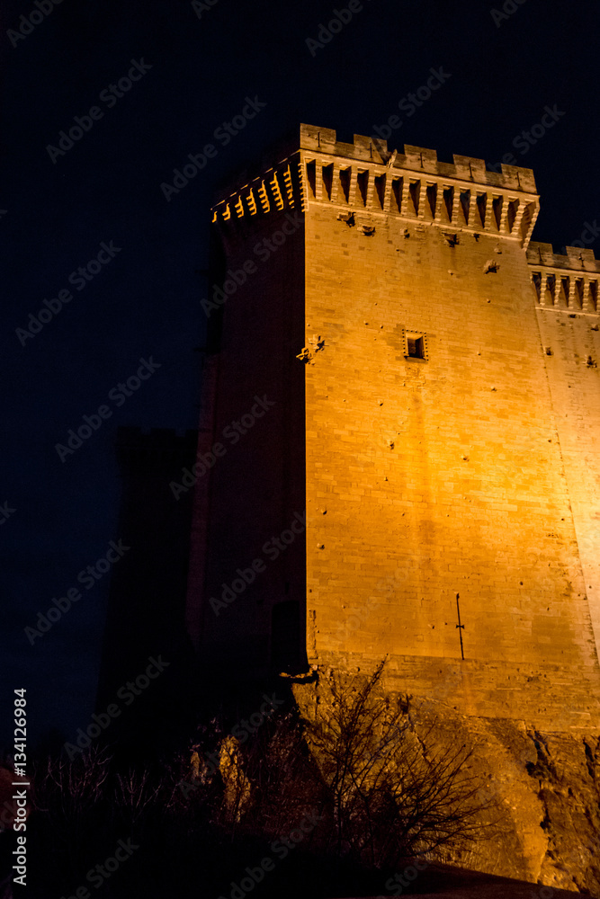 Le château Médiéval de Tarascon, centre d'arts René d'Anjou, de nuit