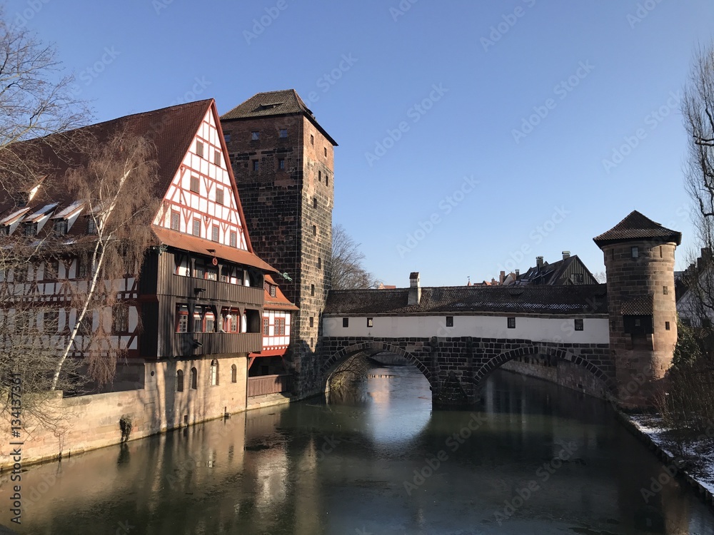 Blick auf die Altsdtadt von Nürnberg mit Pegnitz