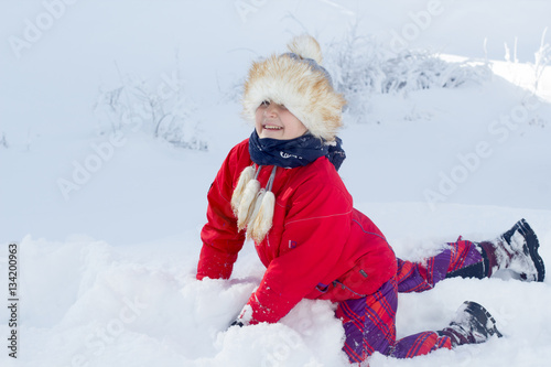 Little girl in snowy day © Smailhodzic