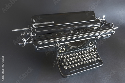 alte Schreibmaschine (ohne Logo)