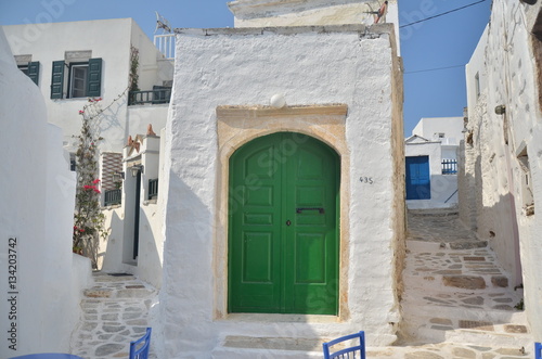 Porte verte dans les rues de Grèce