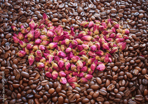 Obraz na plátne She loves tea from flowers of roses and a rose
