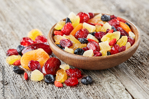  Dried fruits and berries