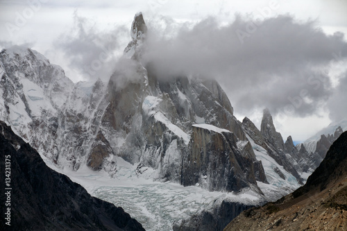 Obraz na plátně Pointed top with glacier in clouds