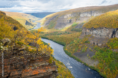 Fotografi The Alta canyon: view of River Alta and gorge. Finnmark, Norway