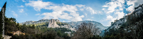 Panorama des montagnes autours du Gouffre de Fontaine-de-Vaucluse