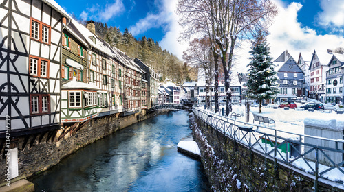 Monschau im Winter - historische Altstadt - Fachwerkhäuser am Fluss photo