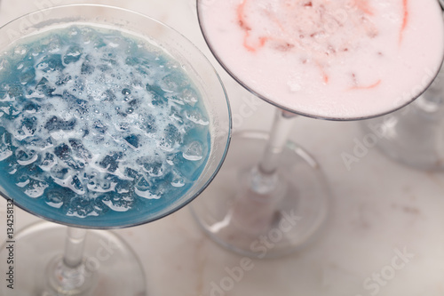 Cocktail med marmor bordsyta photo