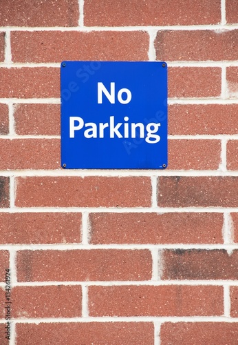 No Parking on Wall © StevertS