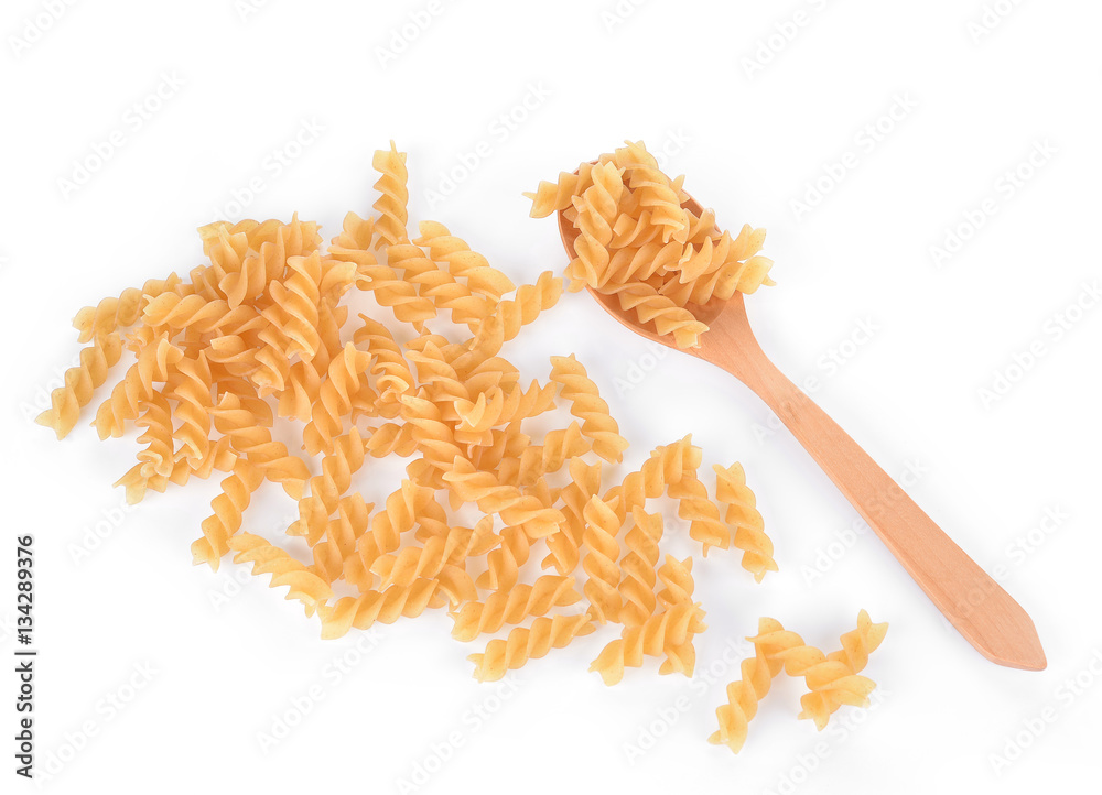 Fototapeta premium yellow pieces of macaroni isolated on white background