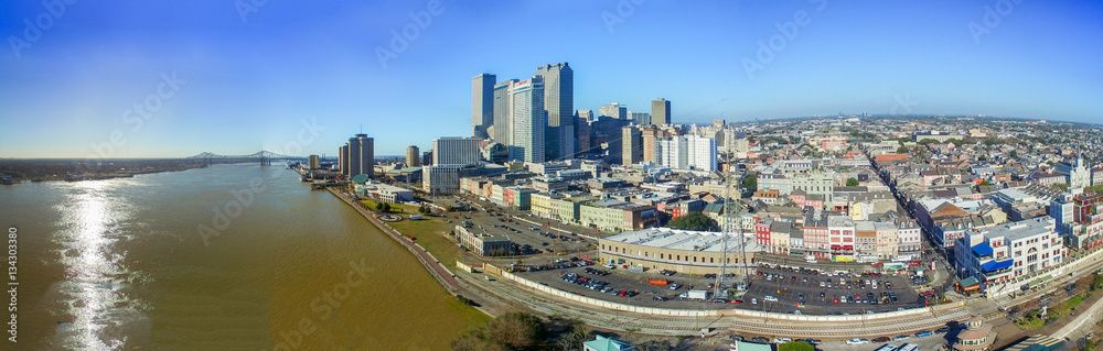 Obraz premium NEW ORLEANS, LA - FEBRUARY 11, 2016: Aerial panoramic view of ci