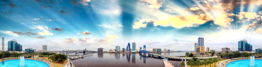 Obraz premium Panoramic sunset aerial view of Jacksonville, Florida
