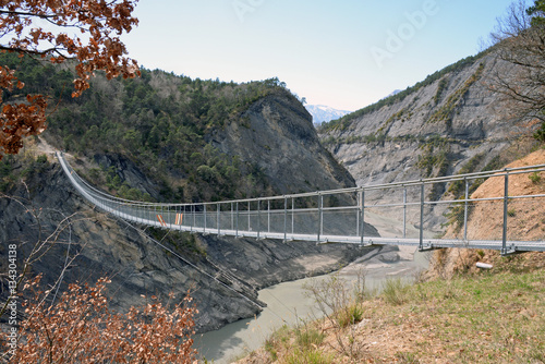 Obraz na płótnie Hängebrücke über den Ebron im Monteynard w salonie