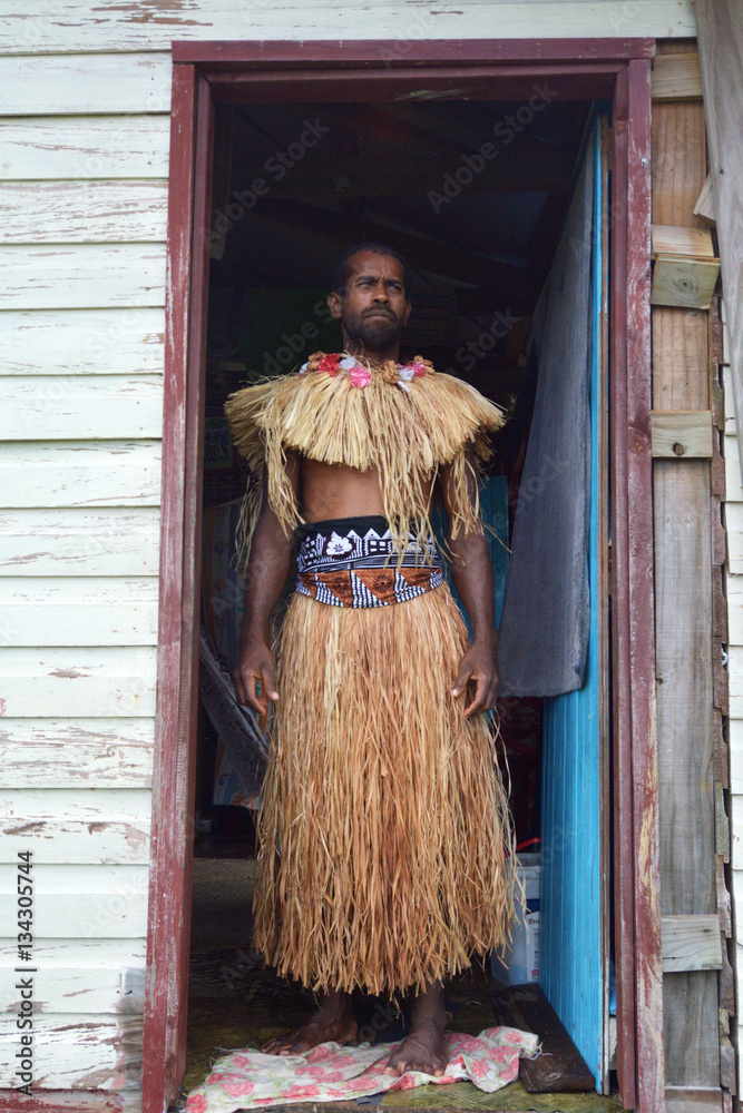 Indigenous Fijian man dressed in traditional Fijian costume Stock Photo ...