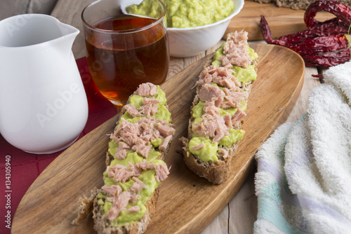 Breackfast healthy (bread of rye with guacamole and tea rooibos)