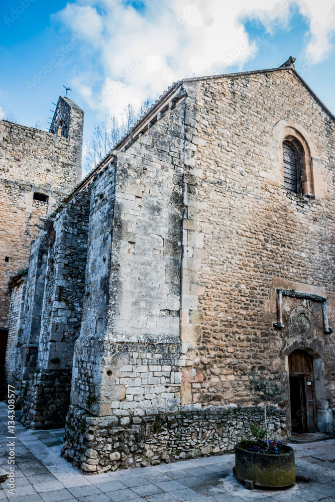 Eglise Notre-Dame-de-Fontaine-de-Vaucluse Eglise Notre-Dame-de-Fontaine-de-Vaucluse