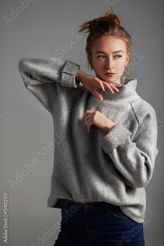 Φωτογραφία Fashion model test shoot black and white portrait.