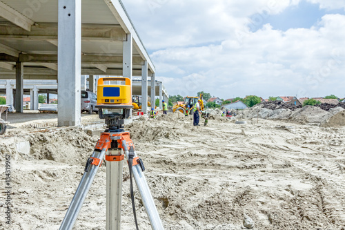 Modern device makes measurements with red laser level tool