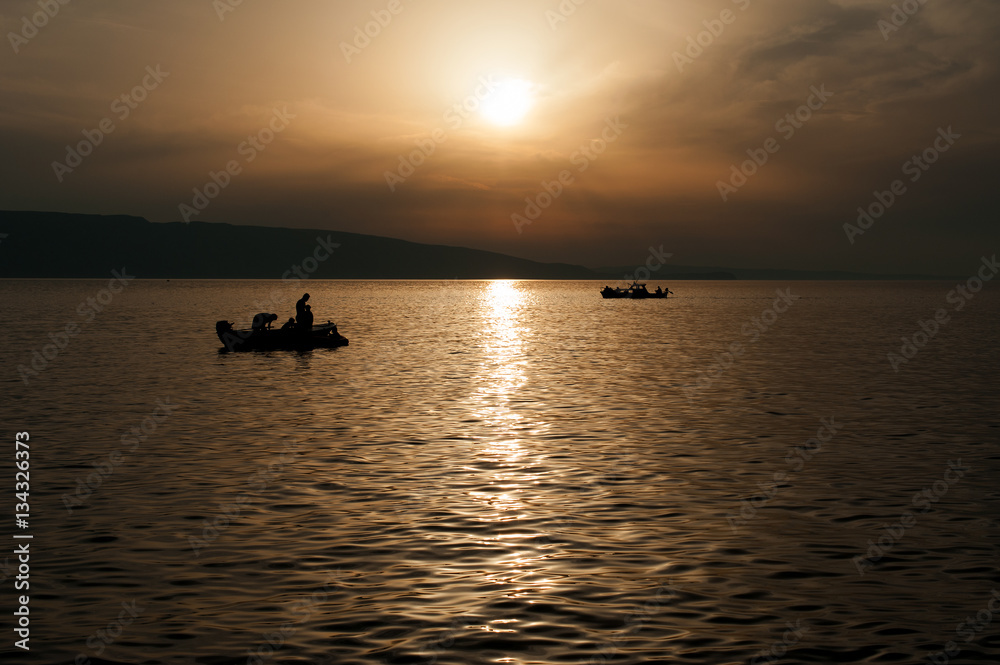 Fischen im Sonnenuntergang