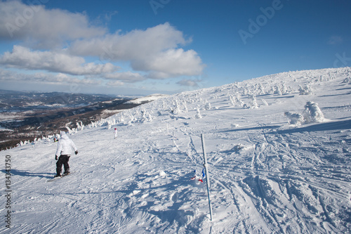 Snowboardziści na trasie z Kopy w Karpaczu. photo