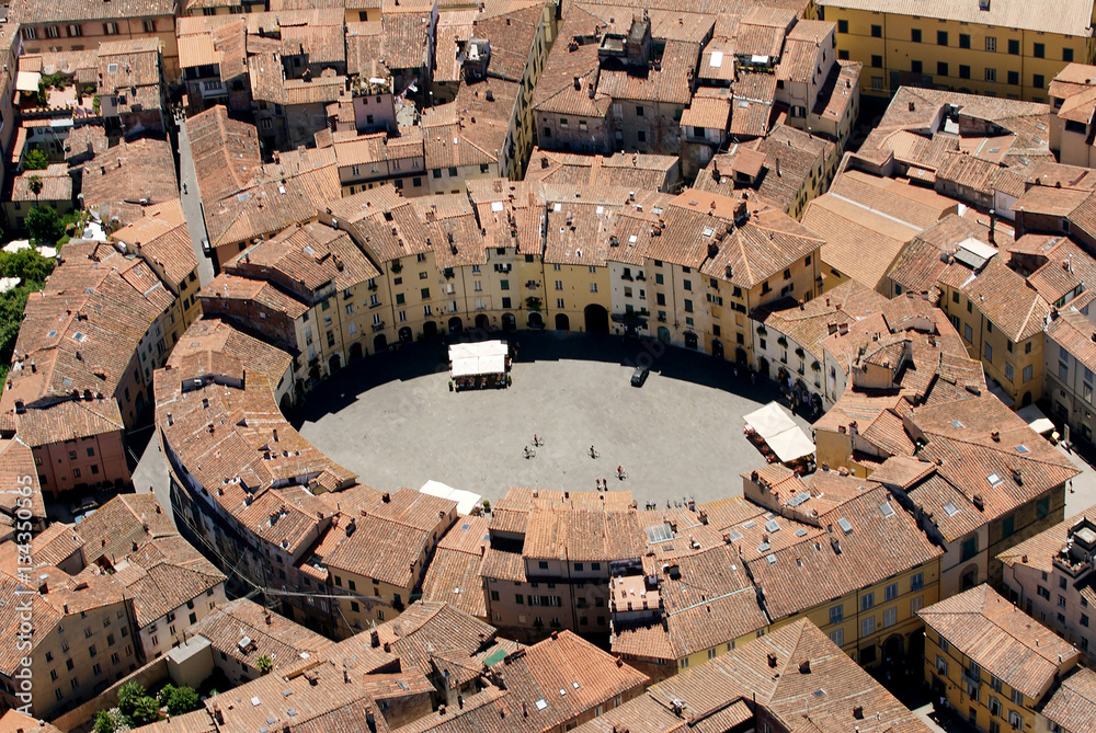 piazza anfiteatro Lucca Italy - obrazy, fototapety, plakaty 