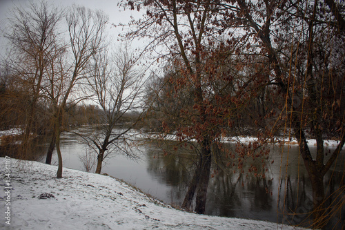 Река Мухавец зимой вблизи Брестской крепости, Беларусь