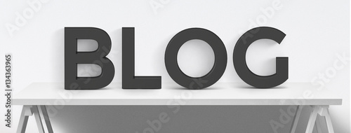 BLOG - Buchstaben auf Schreibtisch