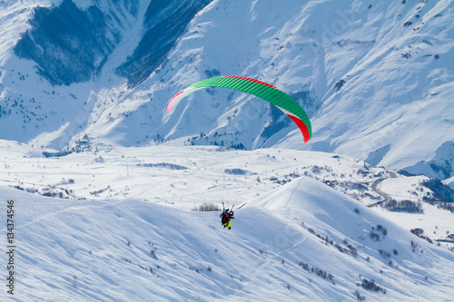 Paraglejding with an instructor. Secure Flight on the wing.