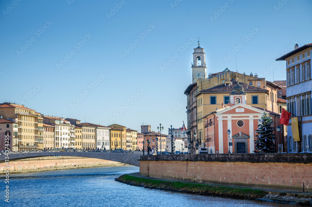 Le fleuve Arno à Pise