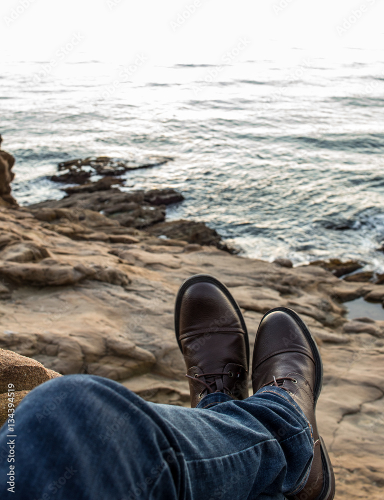 Fototapeta premium Sitting on the rocks