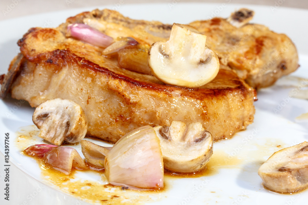 Roasted pork loin with shallot onion and mushrooms Roasted pork loin with shallot onion and mushrooms