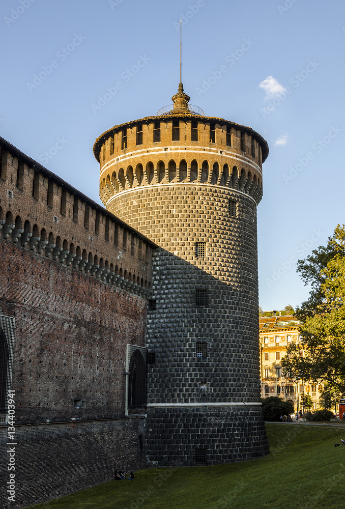 Castello Sforzesco - Mura e Torre del Carmine
