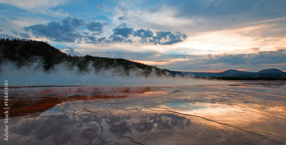 Fototapeta premium Grand Prismatic Spring at sunset in the Midway Geyser Basin in Yellowstone National Park in Wyoming USA