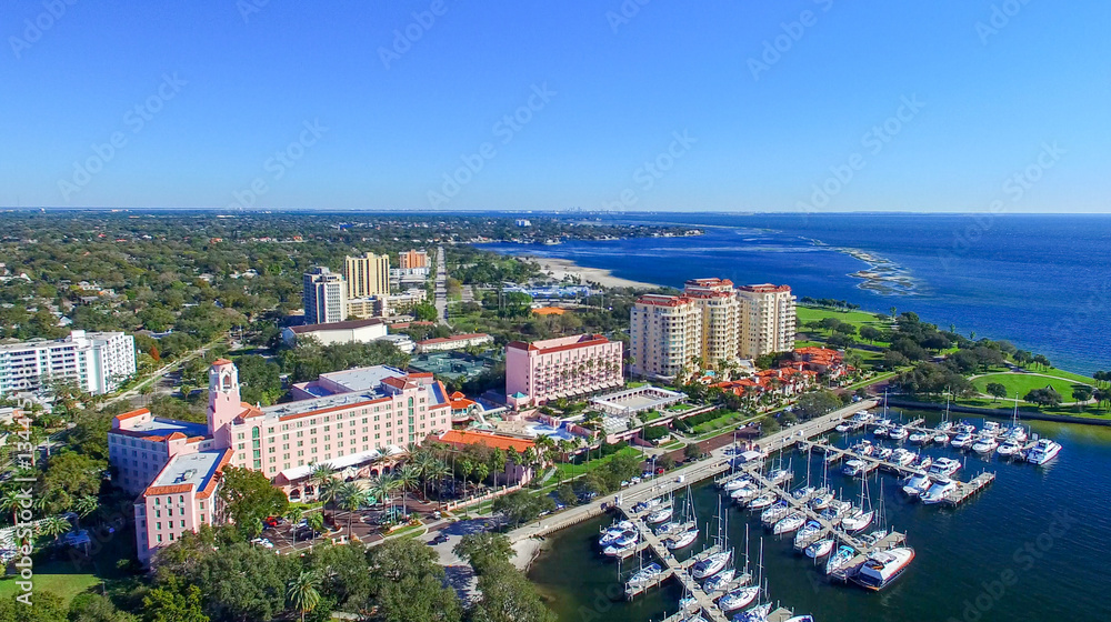 Fototapeta premium ST PETERBURG, FL - FEBRUARY 2016: Aerial city view. St Petersbur