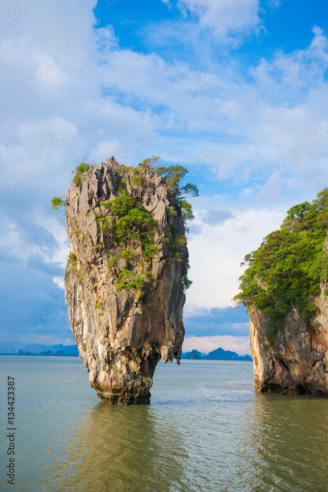 Fototapeta premium James bond island landmark of Phang-nga bay :: Thailand