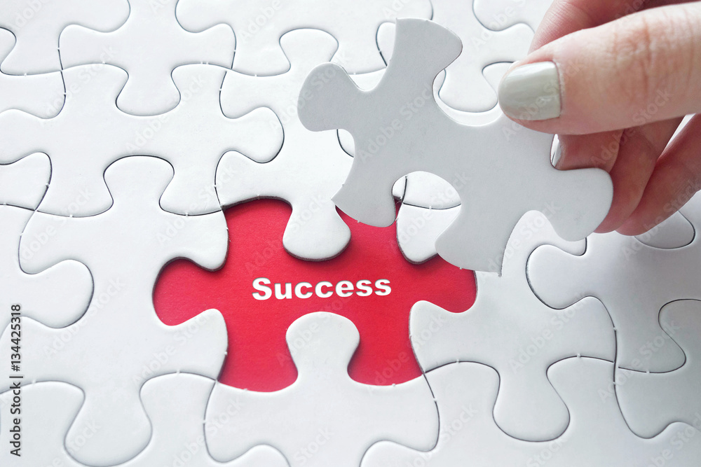 Fototapeta premium Success on jigsaw puzzle