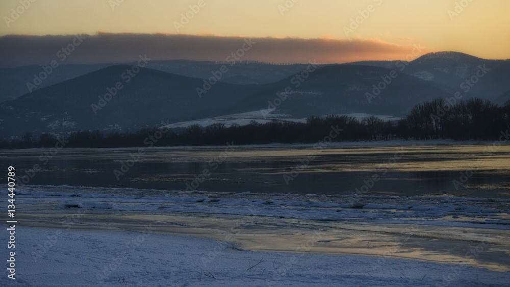 Naklejka premium ice on river