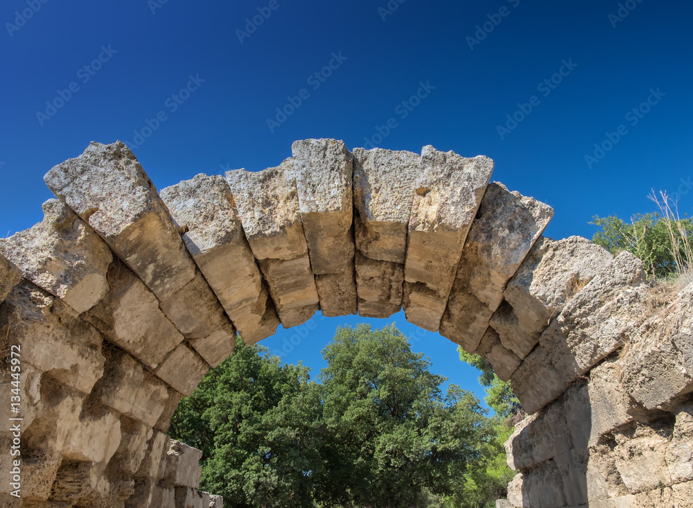 Antikes Olympia, Eingang zu Stadion, Torbogen. Peloponnes, Griechenland.16167.jpg