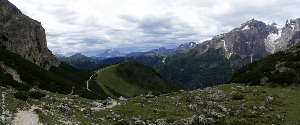 Panorama Aussicht von Sassonger bis Sella Gruppe und Piz Boe